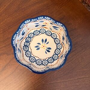 Temp-Tations Scalloped Blue and White Ceramic Dish